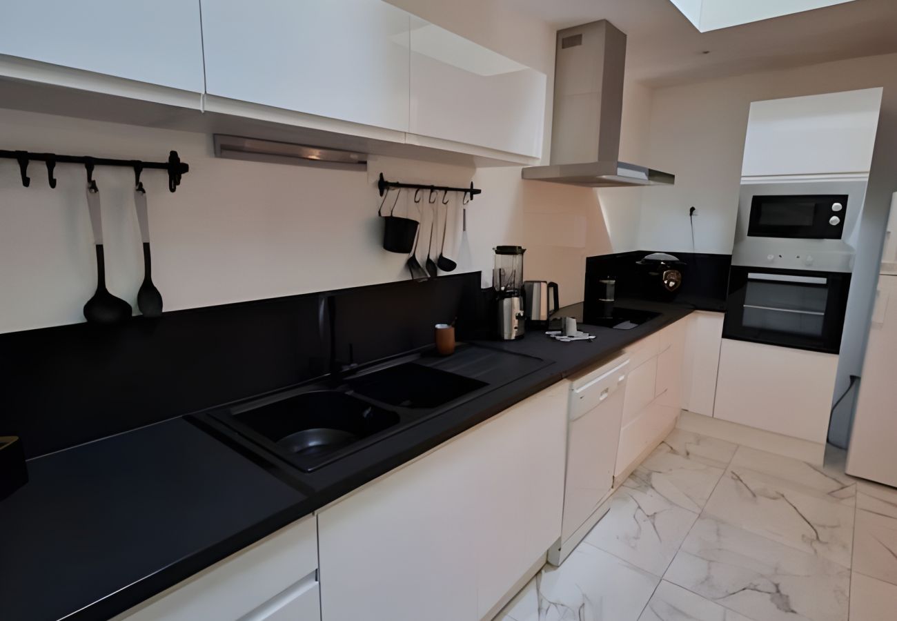 Apartamento en Ecommoy - L' Accueil des Pilotes - Gare - 13 p - Maison Rêve