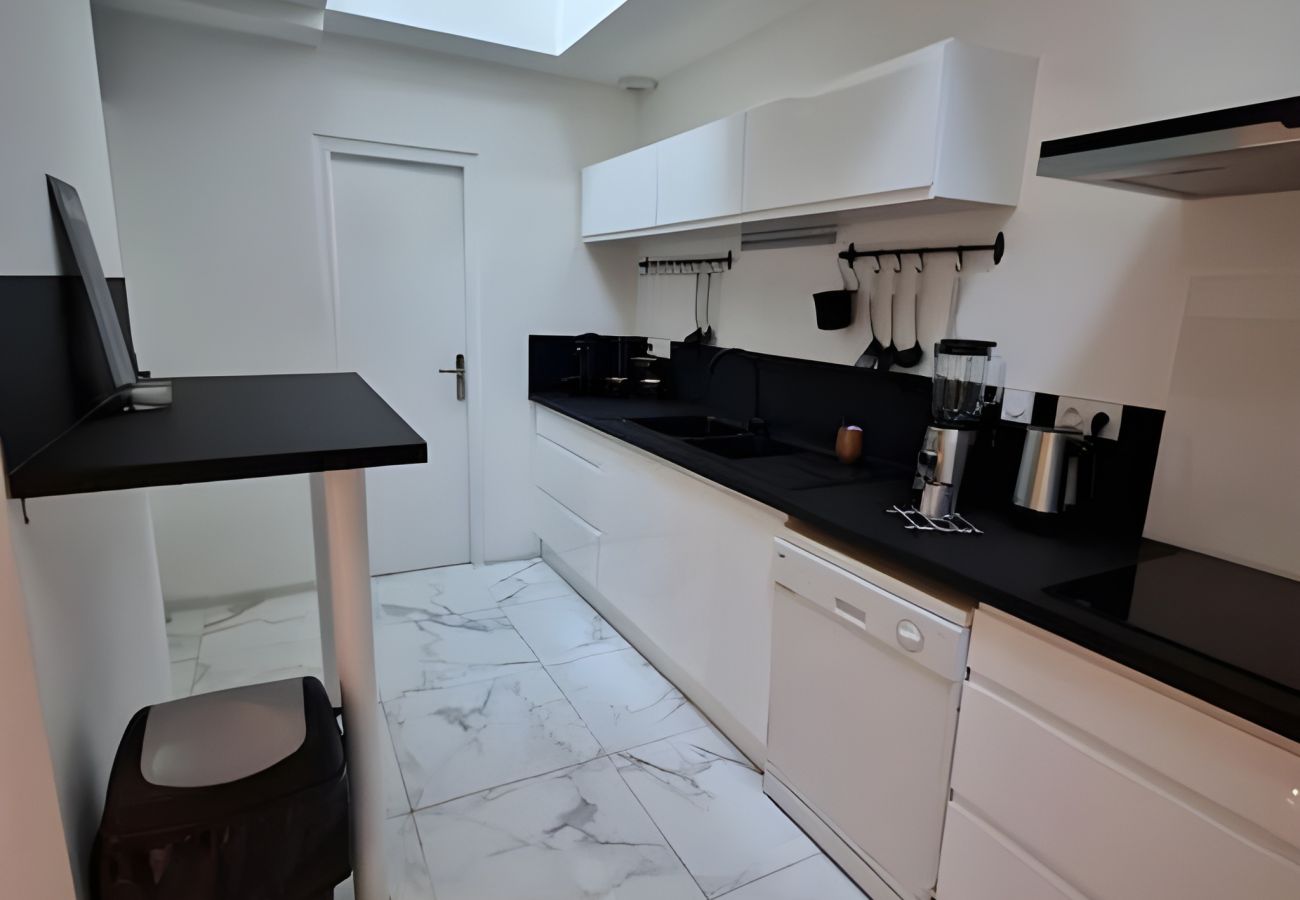 Appartement à Ecommoy - L' Accueil des Pilotes - Gare - 13 p - Maison Rêve