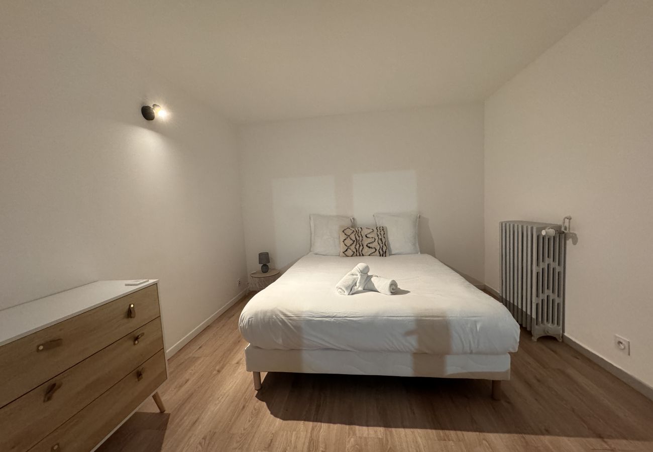 Appartement à Ecommoy - L' Accueil des Pilotes - Gare - 13 p - Maison Rêve