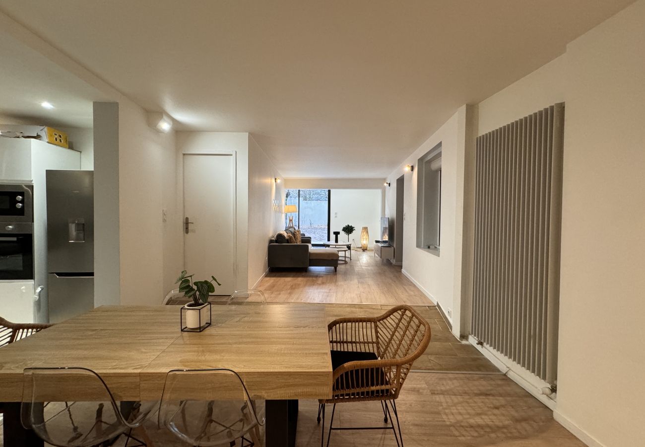 Appartement à Ecommoy - L' Accueil des Pilotes - Gare - 13 p - Maison Rêve