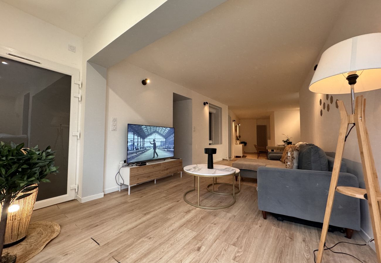 Appartement à Ecommoy - L' Accueil des Pilotes - Gare - 13 p - Maison Rêve