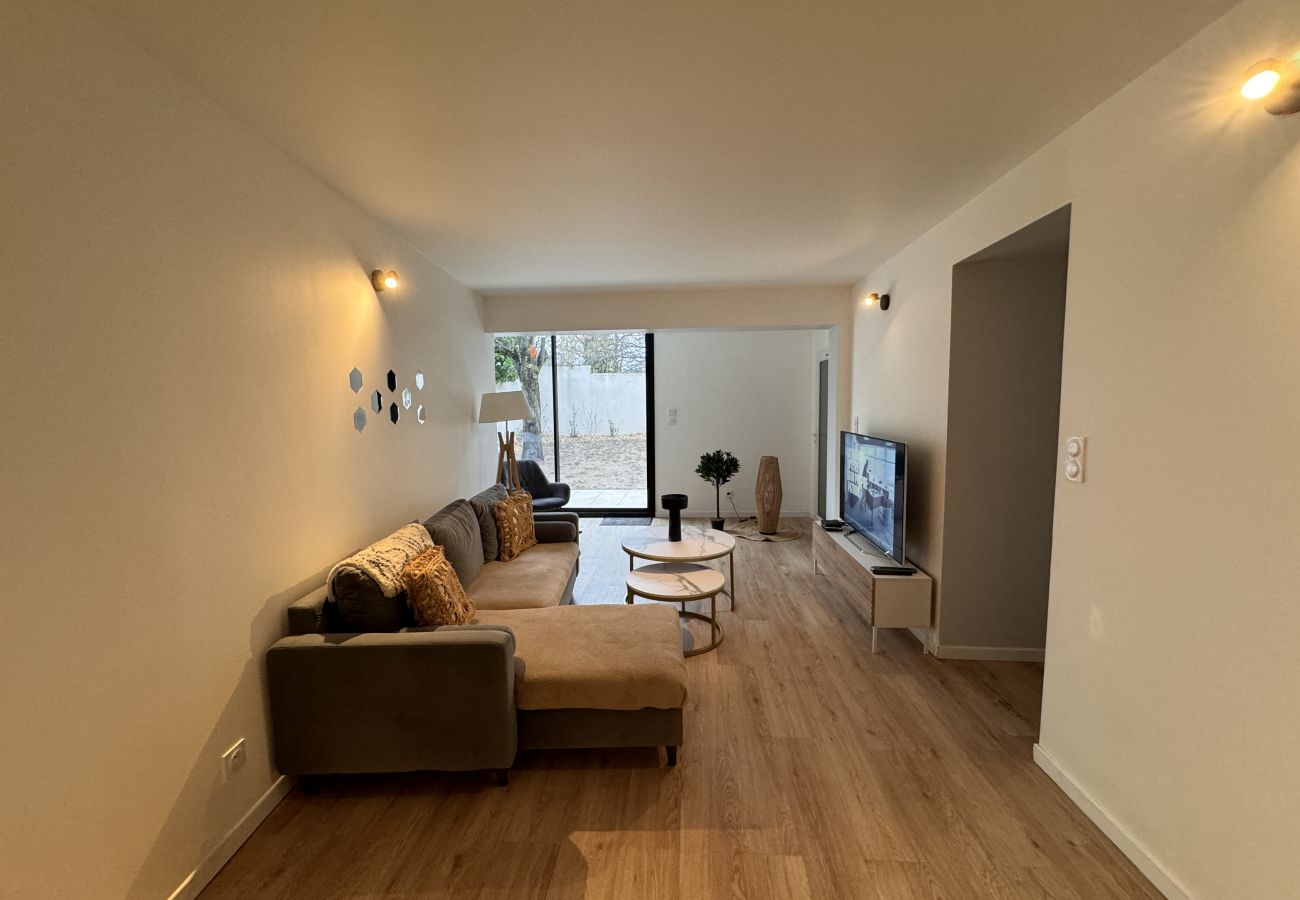 Appartement à Ecommoy - L' Accueil des Pilotes - Gare - 13 p - Maison Rêve