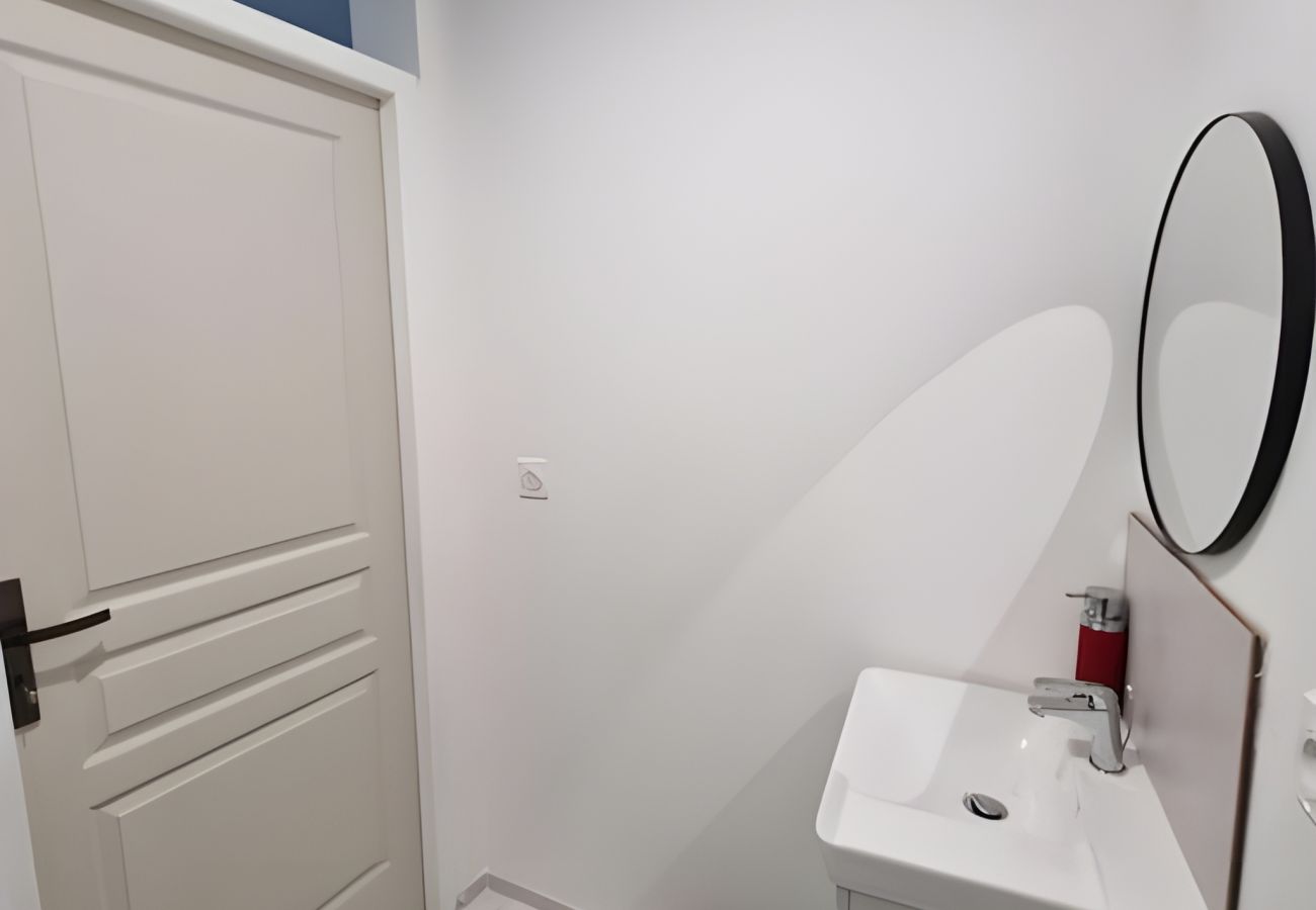 Apartment in Ecommoy - L' Accueil des Pilotes - Gare - 13 p - Maison Rêve