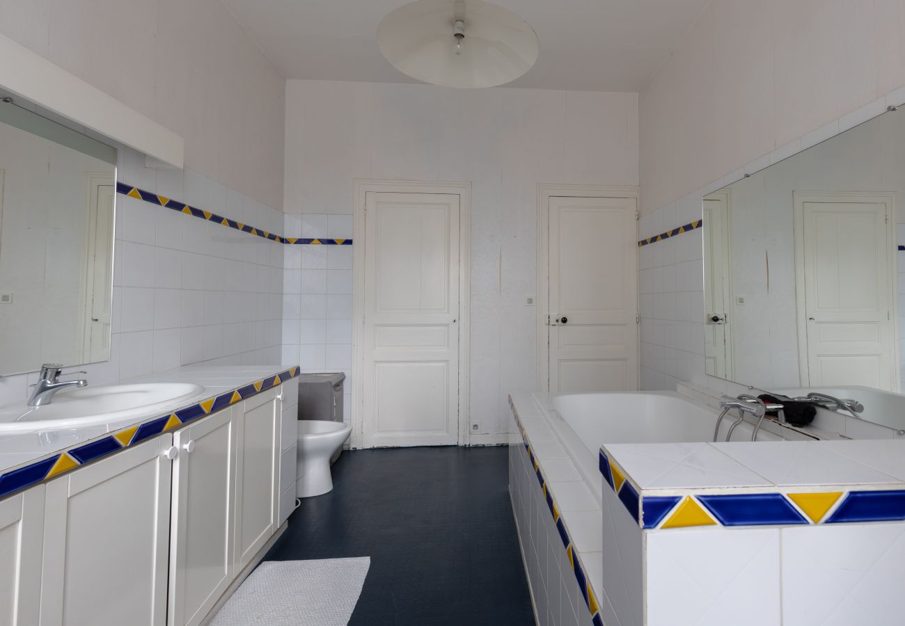 Villa in Le Mans - Les Bahamas - Piscine - 15p - Maison Rêve Excellen
